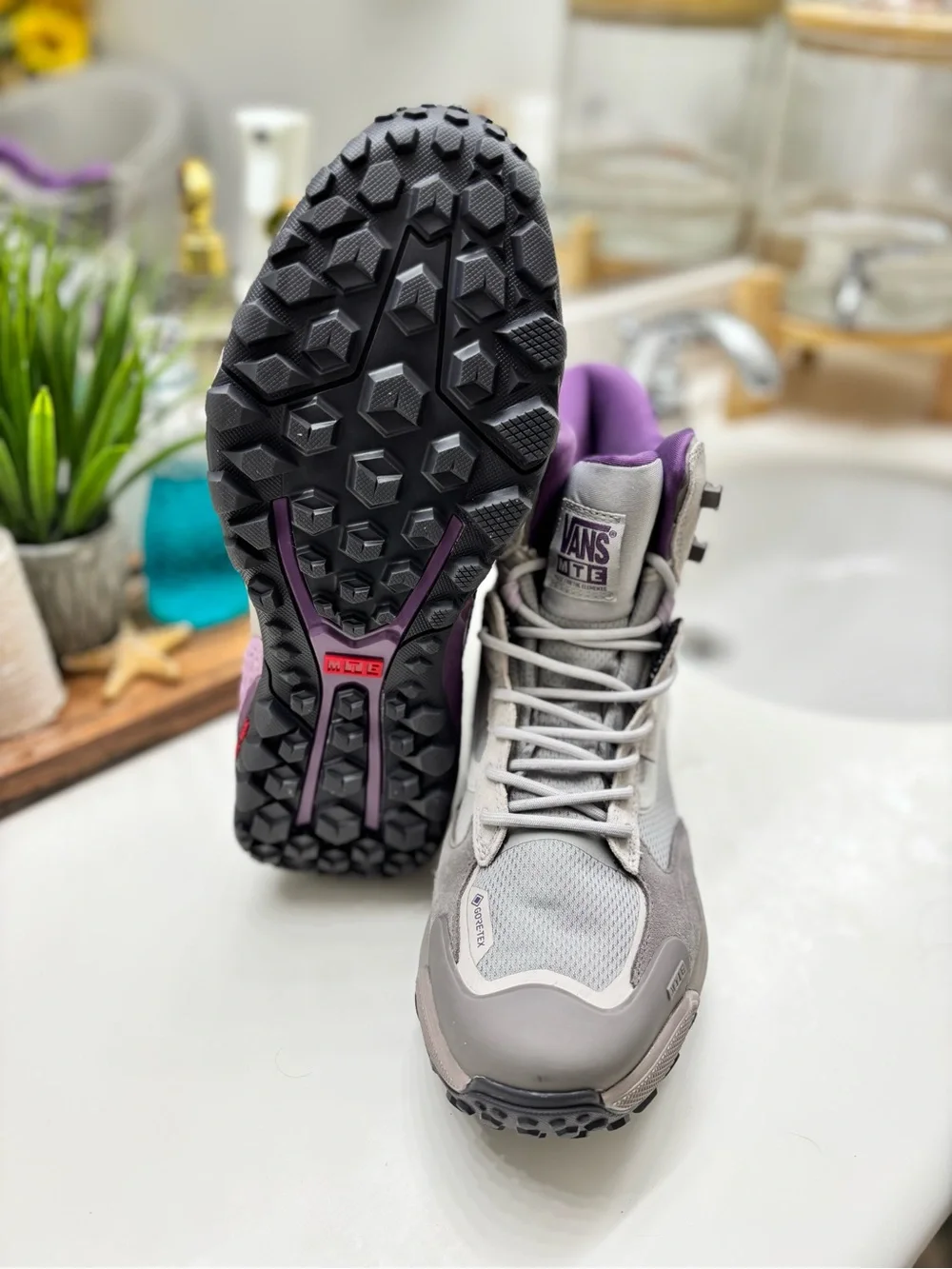 Vans GORE-TEX MTE Light Grey Purple Size 9.5 Men 11 Women’s New Trail Waterproof